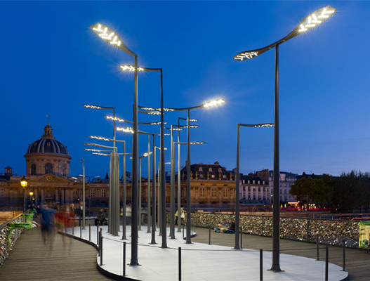 Una piccola azienda si innalza a livello mondiale acquisendo il controllo di una società italiana